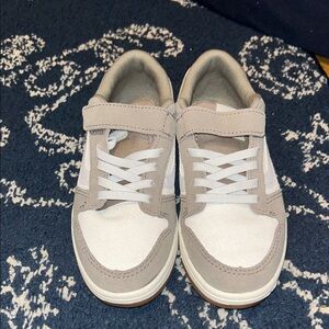 NWT Kids Vans with Velcro Strap. Size 1.